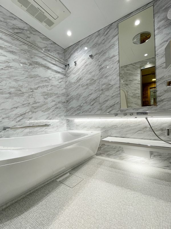 オーバーヘッドシャワーで快適お風呂タイム♪ オーバーヘッドシャワーで快適お風呂タイム♪